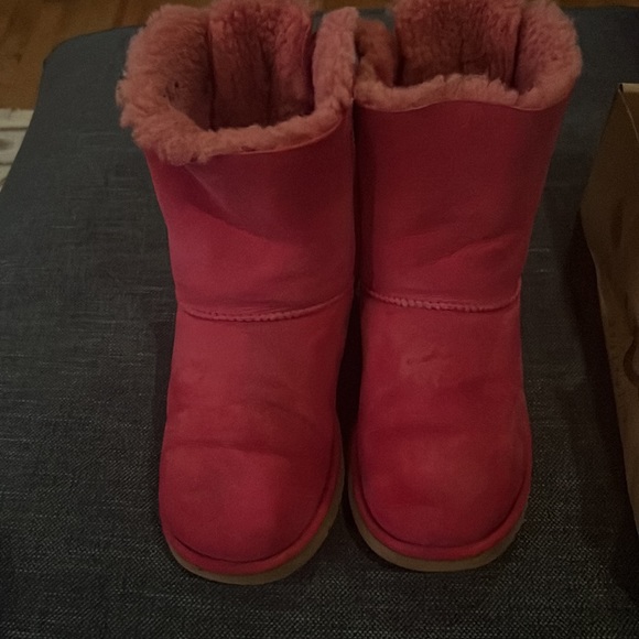 Ugg Bailey Bow- Pink - Picture 2 of 3